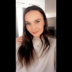 Meet your Posher, Cassandra